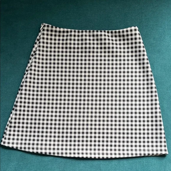 Princess Polly Black and White Gingham A-Line Mini Skirt- Like New- Size 2 - Picture 2 of 5